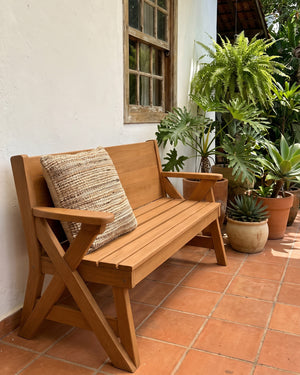 Banco De Jardim Madeira Maciça Com Encosto e Braços