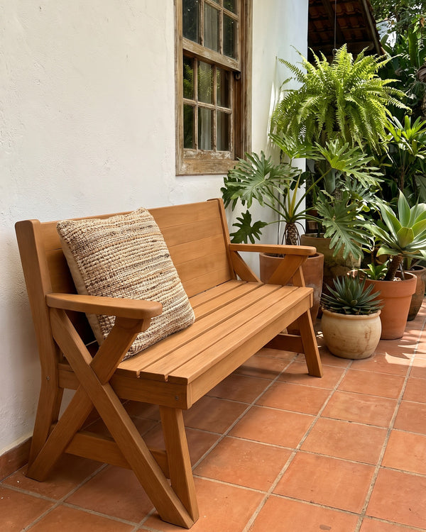 Banco De Jardim Madeira Maciça Com Encosto e Braços