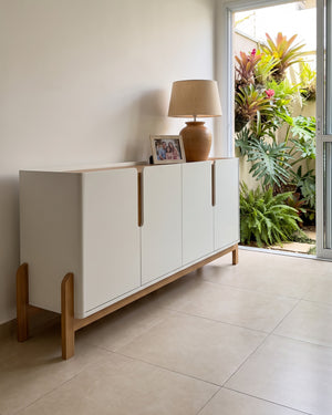 Buffet Lizz 170cm Branco 4 Portas Com Base De Madeira