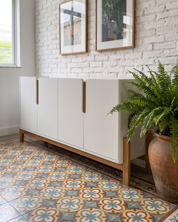Buffet Lizz 170cm Branco 4 Portas Com Base De Madeira