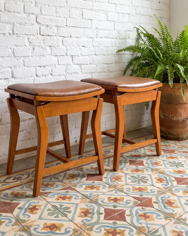 Conjunto 2 Banquetas Madeira Assento Estofado Courino - foto 5