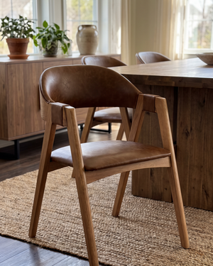 Cadeira Luxor Com Braços Encosto Laminado Pinhão Natural