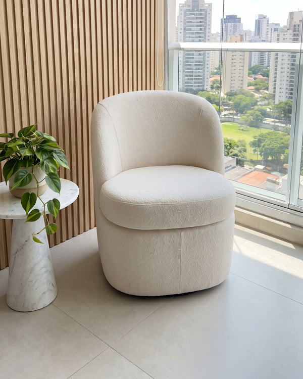 Poltrona Carrara Estofada Off White Formato Tonel