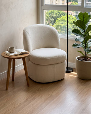 Poltrona Carrara Estofada Off White Formato Tonel