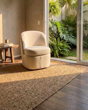 Poltrona Carrara Estofada Off White Formato Tonel