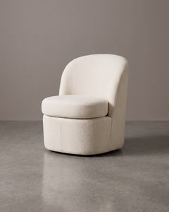 Poltrona Carrara Estofada Off White Formato Tonel