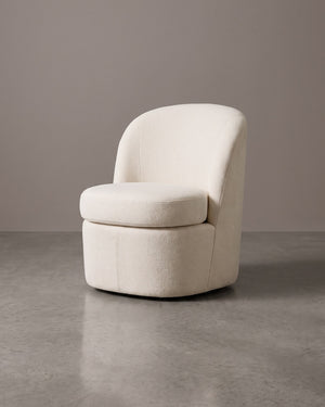 Poltrona Carrara Estofada Off White Formato Tonel