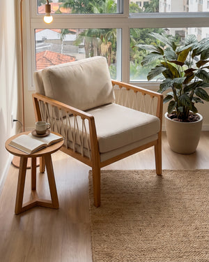 Poltrona Fit Madeira Com Detalhe Em Corda e Almofadas