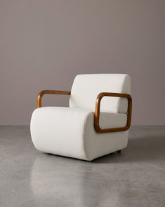 Poltrona Kiev Estofada Off White Braços De Madeira