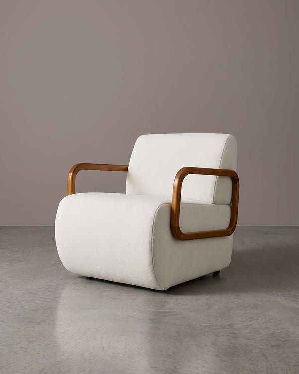 Poltrona Kiev Estofada Off White Braços De Madeira