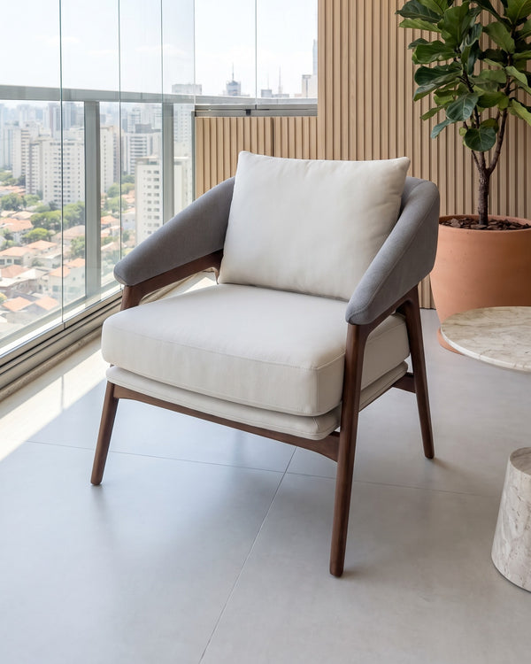 Poltrona Melissa Madeira Com Almofadas Off White e Cinza