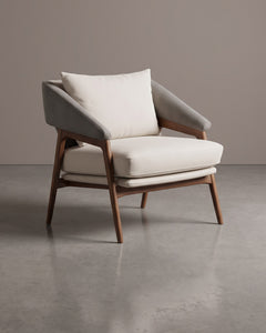 Poltrona Melissa Madeira Com Almofadas Off White e Cinza