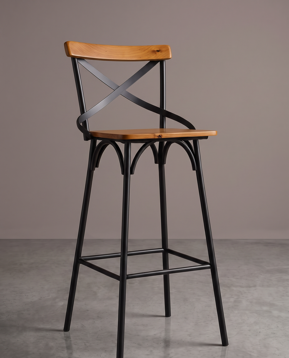 Banqueta Alta X Industrial Aço Carbono e Madeira De Demolição — Maquinado (liso)
