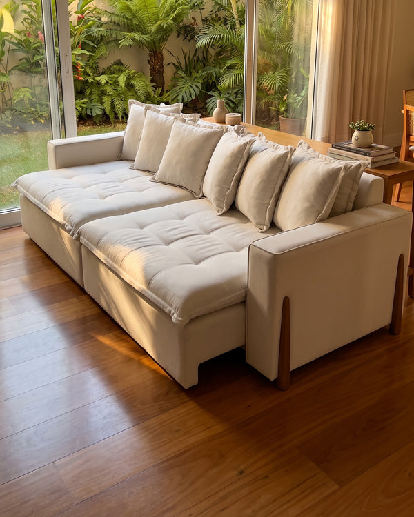 Sofá Viena Retrátil Off White Com Detalhe Em Madeira